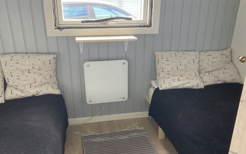 Kjartan - 1.2Km from the Sea: Hout, Verdieping, Flooring, Slaapkamer, Kamer, Linens, Bedding, Laken, Bed