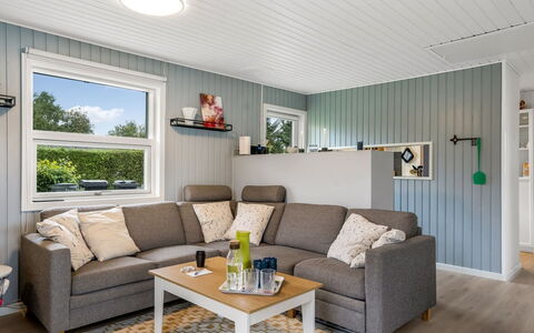 Kjartan - 1.2Km from the Sea: Interieur Ontwerp, Hout, Flooring, Meubilair, Verdieping, Plafond, Huis, Bankstel, Kamer, Woonkamer