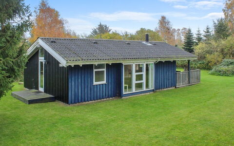 Danika - 800M from the Sea: Dak, Huis, Land Lot, Huis, Verblijf, Landgoed, Garden Gebouwen, Schaduw, Blokhut, Landscaping