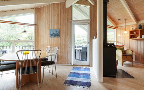 Danika - 800M from the Sea: Dak, Huis, Land Lot, Huis, Verblijf, Landgoed, Garden Gebouwen, Schaduw, Blokhut, Landscaping
