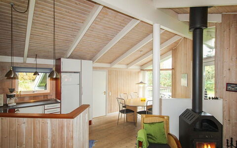 Danika - 800M from the Sea: Dak, Huis, Land Lot, Huis, Verblijf, Landgoed, Garden Gebouwen, Schaduw, Blokhut, Landscaping