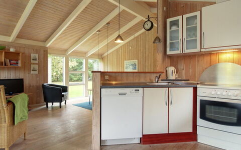 Danika - 800M from the Sea: Dak, Huis, Land Lot, Huis, Verblijf, Landgoed, Garden Gebouwen, Schaduw, Blokhut, Landscaping