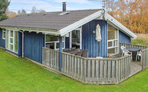 Danika - 800M from the Sea: Dak, Huis, Land Lot, Huis, Verblijf, Landgoed, Garden Gebouwen, Schaduw, Blokhut, Landscaping