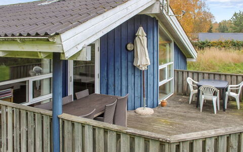 Danika - 800M from the Sea: Dak, Huis, Land Lot, Huis, Verblijf, Landgoed, Garden Gebouwen, Schaduw, Blokhut, Landscaping