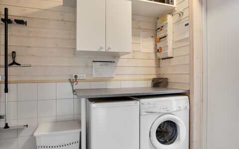 Danijela - 1.2Km from the Sea: Meubilair, Interieur Ontwerp, Bankstel, Flooring, Verdieping, Woonkamer, Kamer, Tafel, Stoel, Appartement