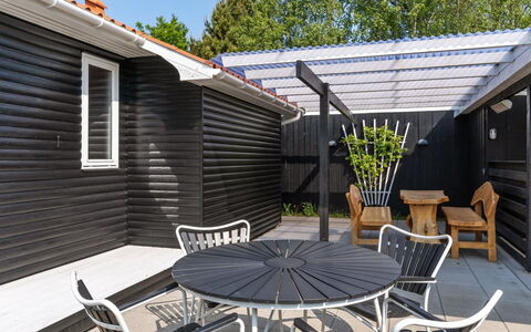 Andria - 300M from the Sea: Hout, Huis, Veranda, Dek, Hardwood, Dak, Beits, Houten Vloer, Eco Hotel