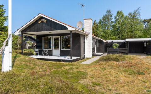 Andria - 300M from the Sea: Hout, Huis, Veranda, Dek, Hardwood, Dak, Beits, Houten Vloer, Eco Hotel