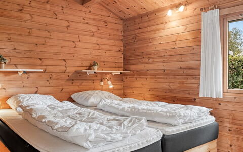 Jannus - 550M from the Sea: Hout, Beits, Slaapkamer, Hardwood, Verdieping, Plank, Plafond, Bed, Bedding, Blokhut