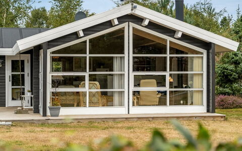 Jannus - 550M from the Sea: Hout, Verblijf, Deur, Garden Gebouwen, Outdoor Structuur, Siding, Schuur, Ontwerp, Blokhut, Veranda