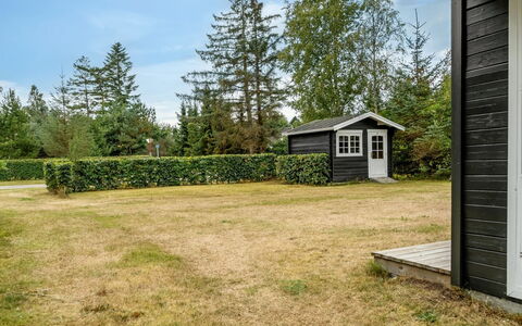 Jannus - 550M from the Sea: Gras, Struik, Huis, Huis, Land Lot, Verblijf, Tuin, Groundcover, Gazon, Garden Gebouwen