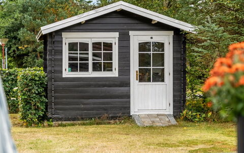 Jannus - 550M from the Sea: Hout, Schuur, Deur, Garden Gebouwen, Verblijf, Siding, Hardwood, Tuin, Plank, Blokhut