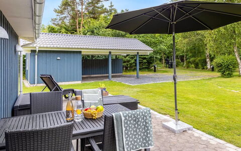 Akima - 700M from the Sea: Dak, Verblijf, Huis, Schaduw, Siding, Boerderij, Veranda, Outdoor Structuur, Garden Gebouwen
