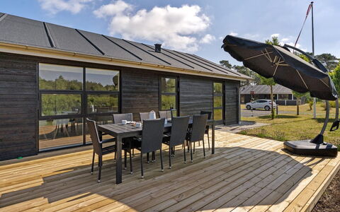Veiko - 1.2Km from the Sea: Hout, Huis, Veranda, Dek, Hardwood, Dak, Beits, Houten Vloer, Eco Hotel