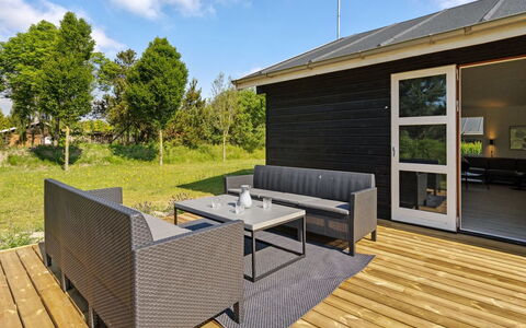 Veiko - 1.2Km from the Sea: Hout, Huis, Veranda, Dek, Hardwood, Dak, Beits, Houten Vloer, Eco Hotel
