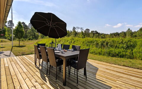 Veiko - 1.2Km from the Sea: Hout, Huis, Veranda, Dek, Hardwood, Dak, Beits, Houten Vloer, Eco Hotel