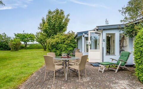 Lenard - 400M from the Sea: Struik, Land Lot, Verblijf, Tuin, Gazon, Landscaping, Landgoed, Werf, Schaduw, Villa