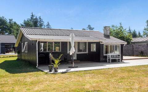 Landolf - 250M from the Sea: Dak, Huis, Huis, Verblijf, Siding, Landgoed, Oprit, Garden Gebouwen, Werf, Schuur