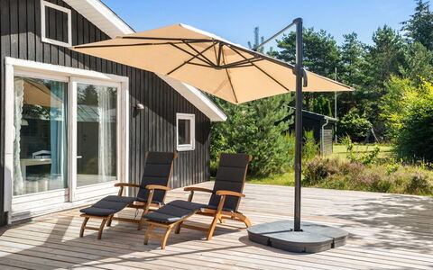 Landolf - 250M from the Sea: Dak, Huis, Huis, Verblijf, Siding, Landgoed, Oprit, Garden Gebouwen, Werf, Schuur