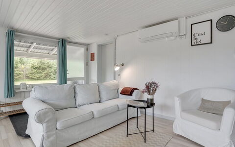 Landolf - 250M from the Sea: Dak, Huis, Huis, Verblijf, Siding, Landgoed, Oprit, Garden Gebouwen, Werf, Schuur