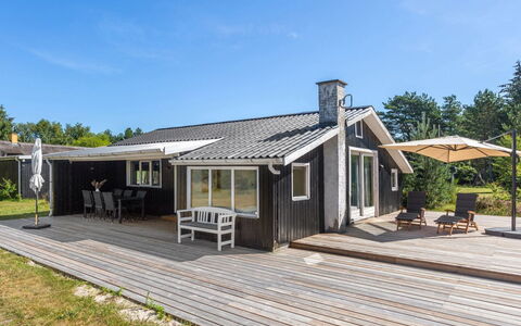 Landolf - 250M from the Sea: Dak, Huis, Huis, Verblijf, Siding, Landgoed, Oprit, Garden Gebouwen, Werf, Schuur