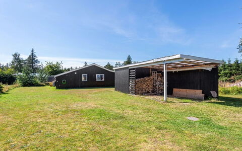 Landolf - 250M from the Sea: Dak, Huis, Huis, Verblijf, Siding, Landgoed, Oprit, Garden Gebouwen, Werf, Schuur