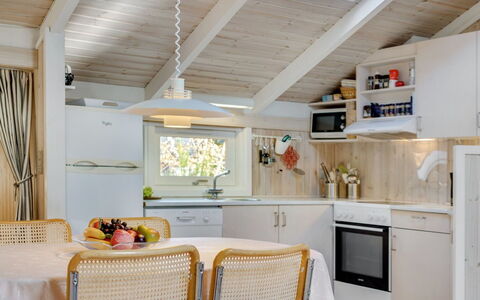 Peter - 400M from the Sea: Interieur Ontwerp, Meubilair, Hout, Keuken, Plafond, Flooring, Countertop, Lichte Inrichting, Verdieping, Kamer