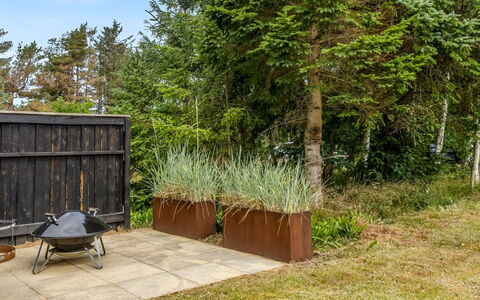 Mea - from the Sea: Hout, Struik, Plantengemeenschap, Tuin, Backyard, Hardwood, Landscaping, Plank, Evergreen