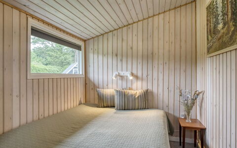 Sissa - 1.5Km from the Sea: Flooring, Interieur Ontwerp, Hout, Verdieping, Plafond, Slaapkamer, Bed, Kamer, Verlichting, Laken