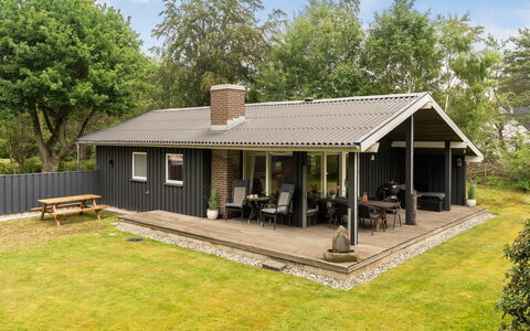 Farthin - 800M from the Sea: Huis, Dak, Huis, Verblijf, Veranda, Siding, Deur, Landgoed, Boerderij, Werf