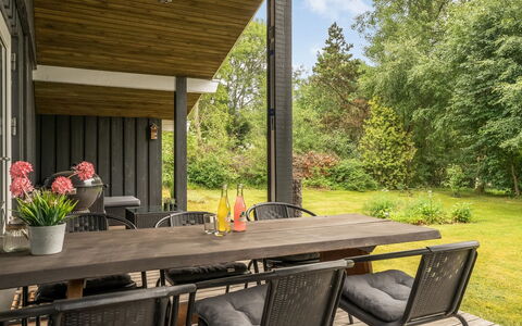 Farthin - 800M from the Sea: Meubilair, Hout, Buitenmeubels, Stoel, Tafel, Veranda, Keuken En Eettafel, Buitentafel, Land Lot, Tuin