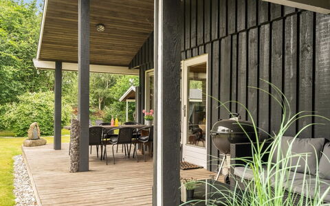 Farthin - 800M from the Sea: Hout, Veranda, Huis, Siding, Hardwood, Plank, Verblijf, Dek, Beits, Schaduw