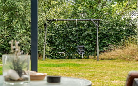 Fido - 300M from the Sea: Tuin, Schaduw, Bos, Park, Buitenmeubels, Backyard