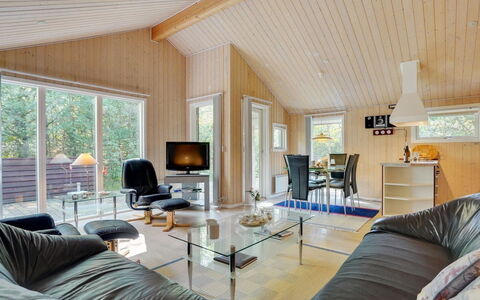 Jussi - 3.5Km from the Sea: Woongebied, Dak, Voorstad, Oprit, Landgoed, Schoorsteen
