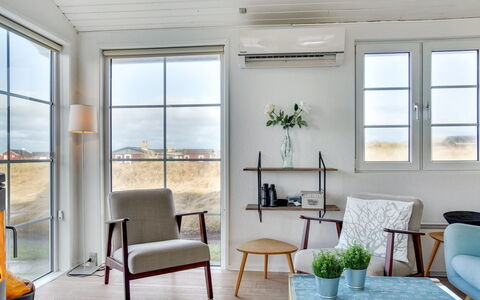 Zaharinka - 300M from the Sea: Huis, Woongebied, Huis, Verblijf, Dak, Land Lot, Siding, Tuin, Landgoed, Gazon