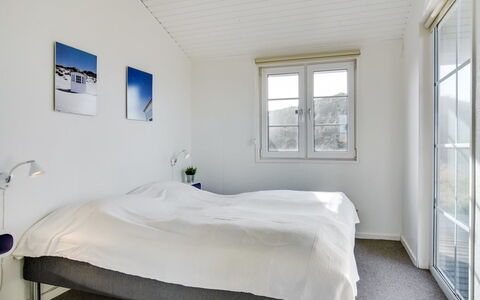 Zaharinka - 300M from the Sea: Huis, Woongebied, Huis, Verblijf, Dak, Land Lot, Siding, Tuin, Landgoed, Gazon