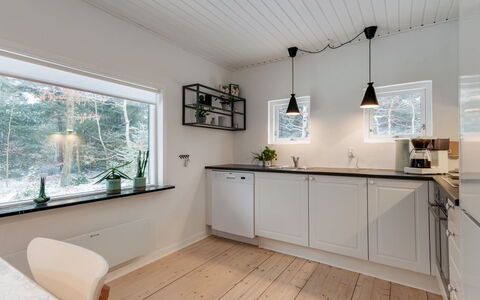 Rigitte - 1.5Km from the Sea: Interieur Ontwerp, Flooring, Hout, Plafond, Lichte Inrichting, Verdieping, Keuken, Verlichting, Huis, Kamer