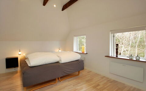Rigitte - 1.5Km from the Sea: Flooring, Interieur Ontwerp, Verdieping, Bed, Muur, Slaapkamer, Meubilair, Hout, Plafond, Houten Vloer