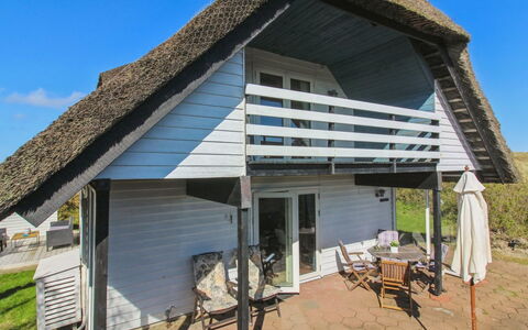Emiline - 250M from the Sea: Hout, Huis, Veranda, Dek, Hardwood, Dak, Beits, Houten Vloer, Eco Hotel