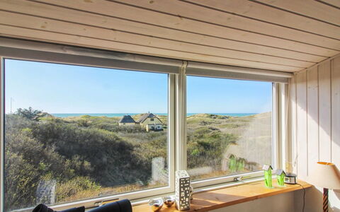 Emiline - 250M from the Sea: Hout, Huis, Veranda, Dek, Hardwood, Dak, Beits, Houten Vloer, Eco Hotel