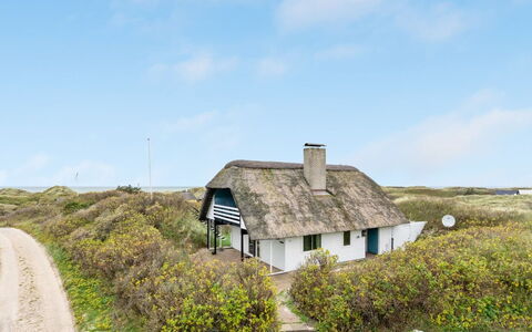 Emiline - 250M from the Sea: Hout, Huis, Veranda, Dek, Hardwood, Dak, Beits, Houten Vloer, Eco Hotel