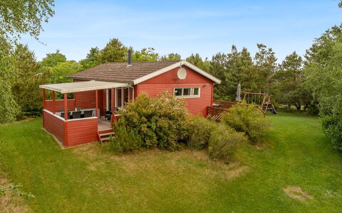 Yanne - 400M from the Sea: Dak, Huis, Huis, Verblijf, Deur, Siding, Dek, Veranda, Plank, Hardwood