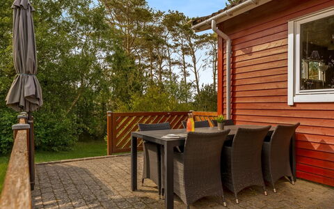 Yanne - 400M from the Sea: Dak, Huis, Huis, Verblijf, Deur, Siding, Dek, Veranda, Plank, Hardwood