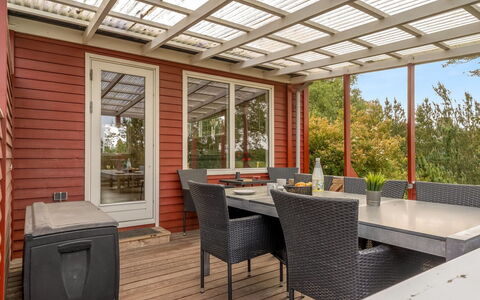 Yanne - 400M from the Sea: Dak, Huis, Huis, Verblijf, Deur, Siding, Dek, Veranda, Plank, Hardwood