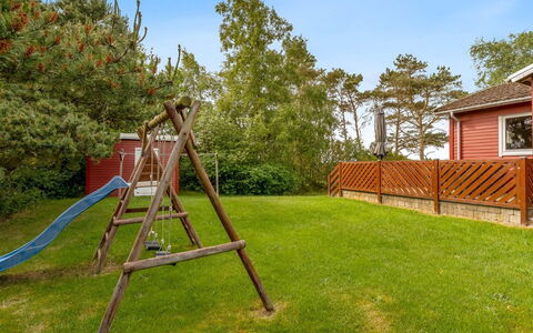 Yanne - 400M from the Sea: Dak, Huis, Huis, Verblijf, Deur, Siding, Dek, Veranda, Plank, Hardwood