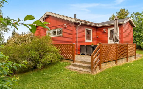 Yanne - 400M from the Sea: Dak, Huis, Huis, Verblijf, Deur, Siding, Dek, Veranda, Plank, Hardwood