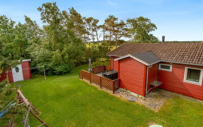 Yanne - 400M from the Sea