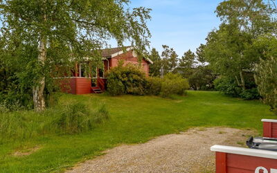 Yanne - 400M from the Sea