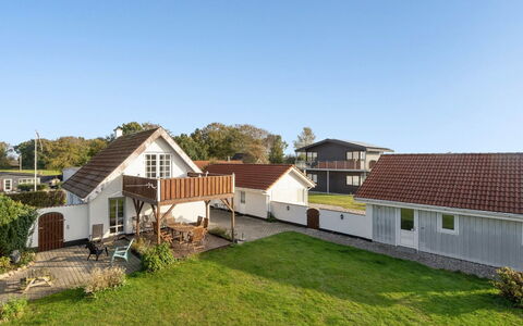 Hethin - 100M from the Sea: Gras, Huis, Dak, Huis, Verblijf, Struik, Land Lot, Landelijk Gebied, Boerderij, Groundcover