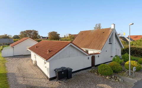 Hethin - 100M from the Sea: Gras, Huis, Dak, Huis, Verblijf, Struik, Land Lot, Landelijk Gebied, Boerderij, Groundcover