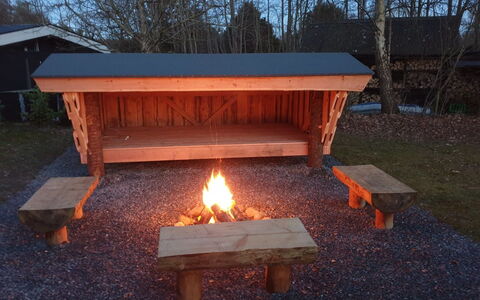 Agneta - 750M from the Sea: Hout, Huis, Veranda, Dek, Hardwood, Dak, Beits, Houten Vloer, Eco Hotel